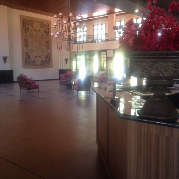 Photo taken at Villa Di Mantova Resort Hotel by Bielg P. on 10/4/2014