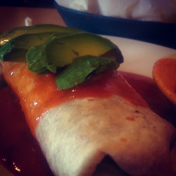 May I have my burrito no cheese w Black beans, Mushrooms spinach Pico & a side of enchilada sauce & avocado please? "Yep!" The hotter sauce is hearty awesome & the service is always great!