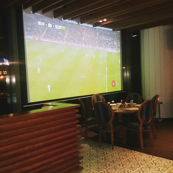 Foto diambil di 12 Ocakbaşı Restaurant oleh Melis G. pada 3/22/2015