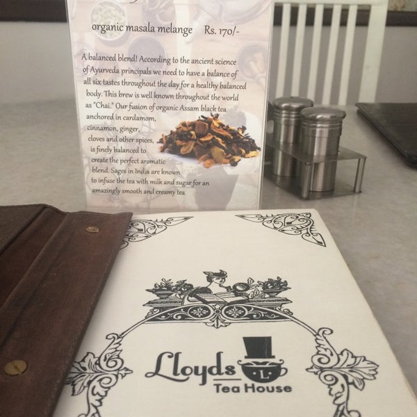 Снимок сделан в Lloyds Tea House - lloyds road пользователем Anand N. 8/11/2014