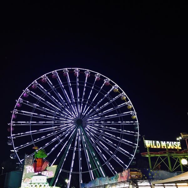 Foto tirada no(a) Parko Paliatso Luna Park por Лили em 8/1/2019