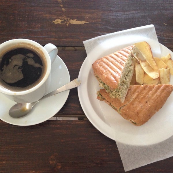 Foto tirada no(a) The Coffee Spot Aguadilla por Odie em 6/29/2013