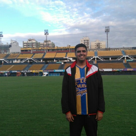 Estadio Don León Kolbovski  Agropecuario, Sportivo Barracas