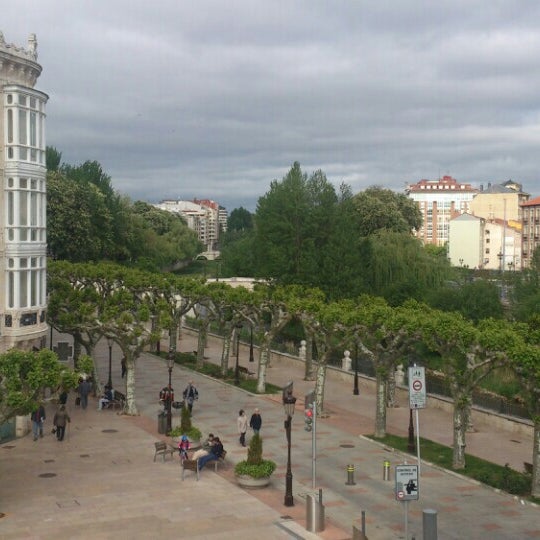 5/16/2015 tarihinde Yuriziyaretçi tarafından AC Hotel Burgos'de çekilen fotoğraf