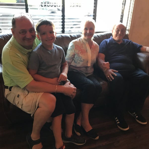 8/26/2018에 Robert F.님이 Louie&#39;s Oyster Bar &amp; Grille에서 찍은 사진