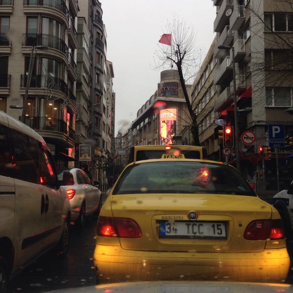 Das Foto wurde bei City&#39;s Nişantaşı von DENİZ am 1/12/2015 aufgenommen