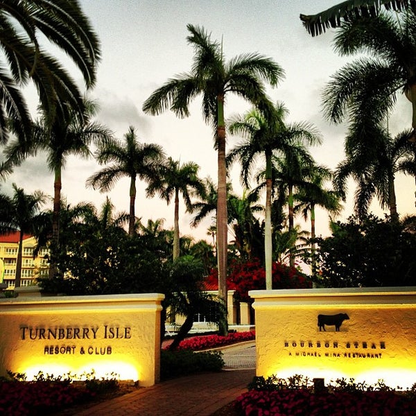 Das Foto wurde bei Turnberry Isle Miami von Rebecca M. am 1/5/2013 aufgenommen