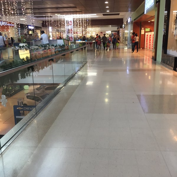 Foto diambil di Mall Plaza El Castillo oleh Marco Aurelio G. pada 1/5/2017