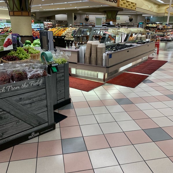 Photo taken at Gelson&#39;s by Devin B. on 7/17/2019