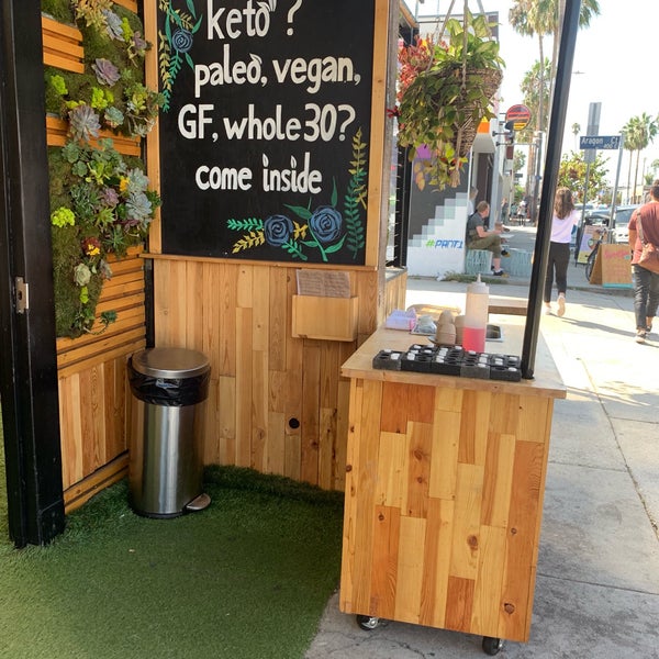 Photo taken at Kreation Kafe/Juicery by Devin B. on 9/9/2019