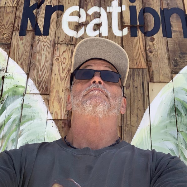 รูปภาพถ่ายที่ Kreation Kafe/Juicery โดย Devin B. เมื่อ 8/17/2019