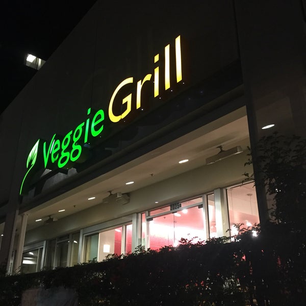 รูปภาพถ่ายที่ Veggie Grill โดย Devin B. เมื่อ 1/25/2017