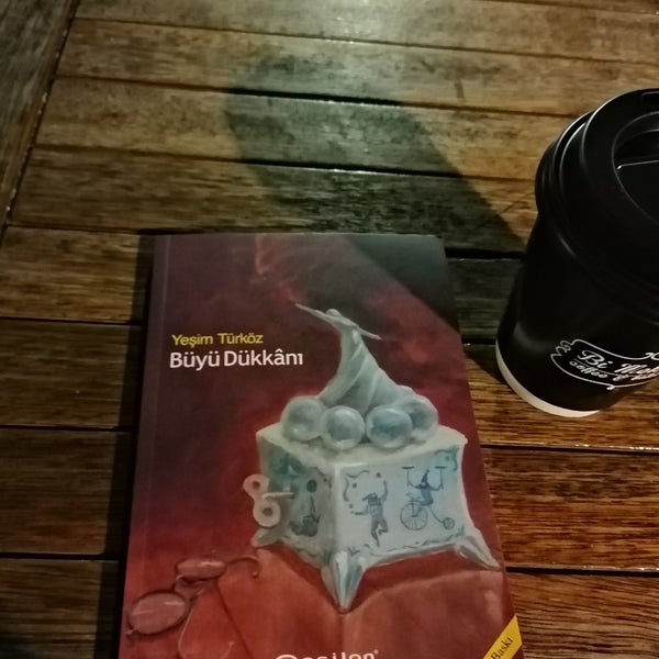Снимок сделан в Bi Mekan Coffee &amp; Bakery пользователем Şeyma Y. 11/26/2022