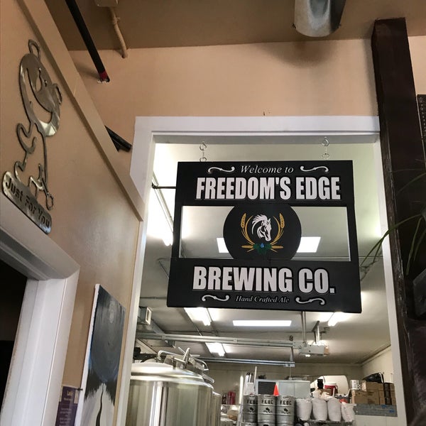 Снимок сделан в Freedom&#39;s Edge Brewing Company пользователем Anty K. 8/8/2018