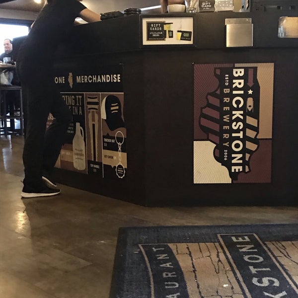 Foto diambil di BrickStone Restaurant and Brewery oleh Anty K. pada 11/29/2019