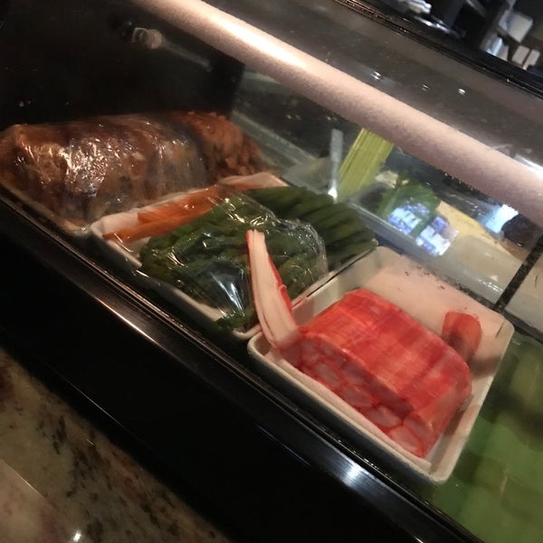 Foto scattata a Kotta Sushi Lounge da Lori N. il 8/1/2017