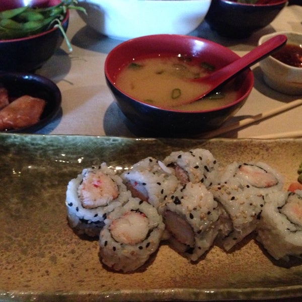 Das Foto wurde bei Kotta Sushi Lounge von Lori N. am 3/27/2014 aufgenommen
