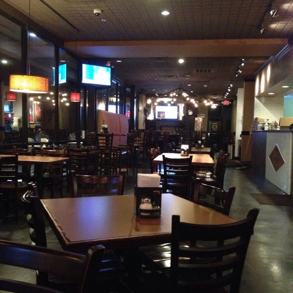 2/12/2014 tarihinde Lori N.ziyaretçi tarafından Palio&#39;s Pizza Cafe'de çekilen fotoğraf