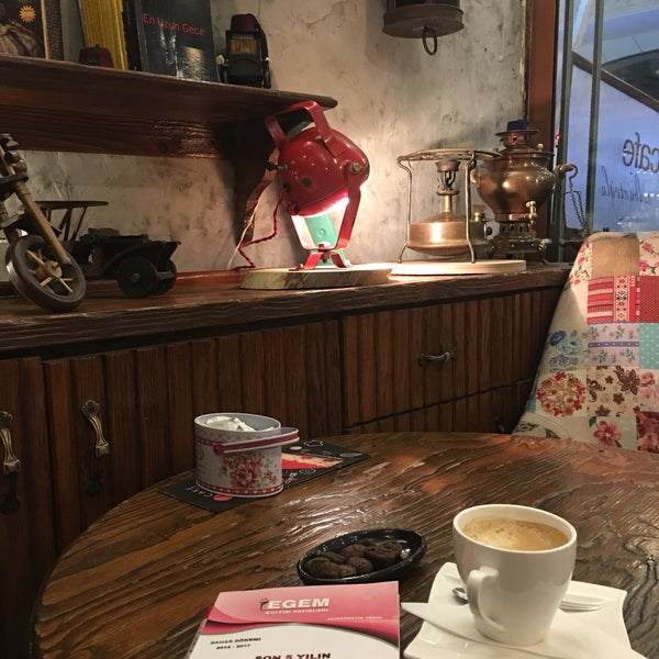4/13/2018 tarihinde Ufuk C.ziyaretçi tarafından Geye Cafe'de çekilen fotoğraf