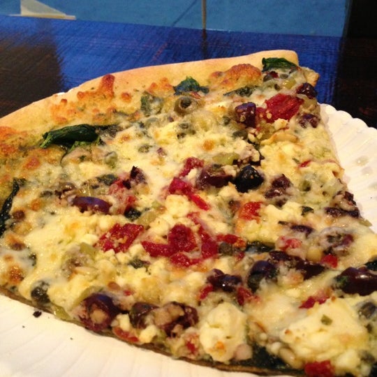 Foto diambil di Lucky Slice Pizza oleh Andy M. pada 10/25/2012