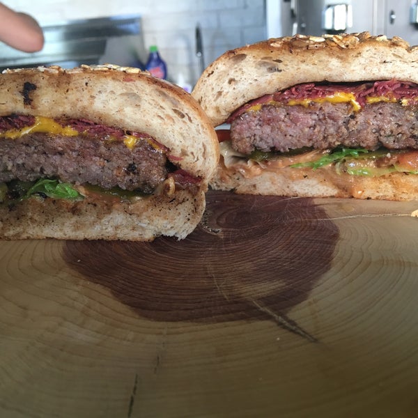4/5/2017에 Ahmet Turgut Ö.님이 C Plus Organic &amp; Gourmet Burger에서 찍은 사진