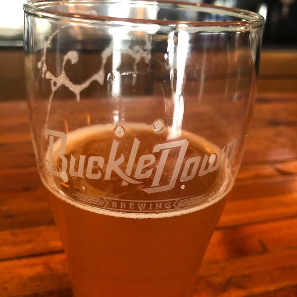 รูปภาพถ่ายที่ BuckleDown Brewing โดย See B. เมื่อ 7/6/2019