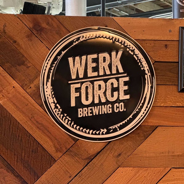 Foto tirada no(a) Werk Force Brewing Co. por See B. em 3/25/2023