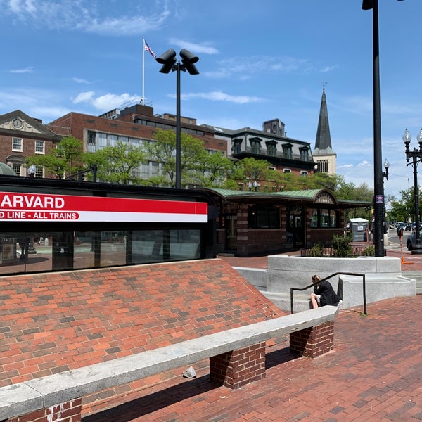 Foto tirada no(a) Harvard Square por Pema C. em 5/16/2021