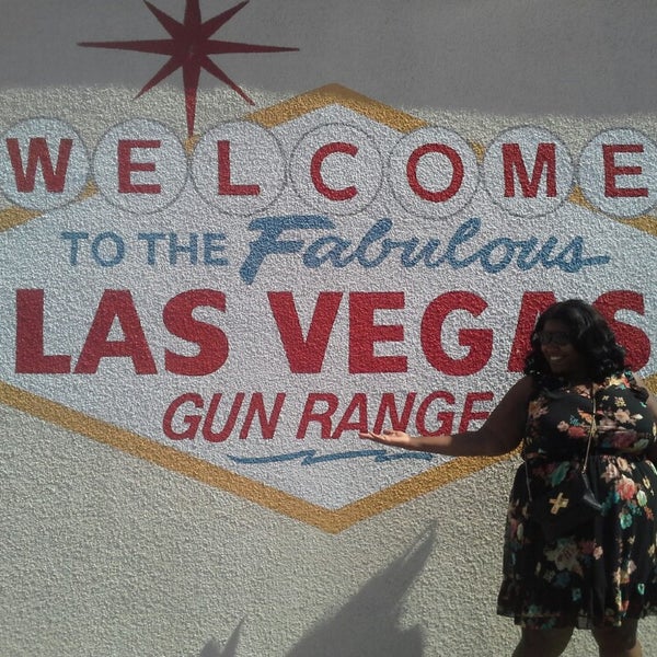 5/23/2014 tarihinde Jennifer W.ziyaretçi tarafından Las Vegas Gun Range'de çekilen fotoğraf