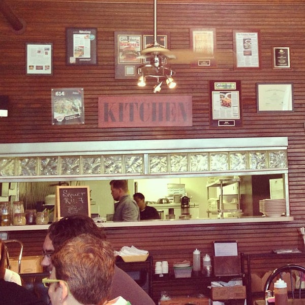 7/25/2013 tarihinde Nancy W.ziyaretçi tarafından Skillet Rustic Urban Food'de çekilen fotoğraf