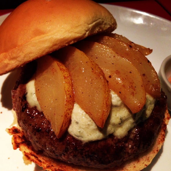 Foto diambil di Meatpacking NY Prime Burgers oleh Meatpacking NY Prime Burgers pada 1/26/2014