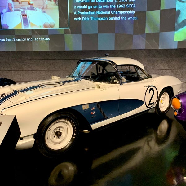 รูปภาพถ่ายที่ National Corvette Museum โดย Gee P. เมื่อ 8/16/2021