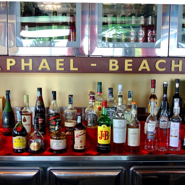 Foto tirada no(a) Raphael Beach ristorante e spiaggia por Raphael Beach ristorante e spiaggia em 1/26/2014