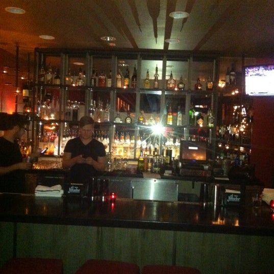 Foto tirada no(a) Monte&#39;s Lounge por Scott L. em 12/12/2012