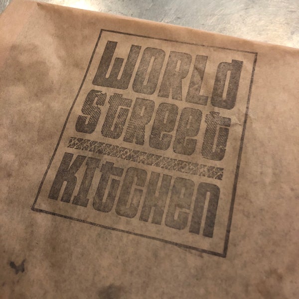 Foto tirada no(a) World Street Kitchen por Crystal em 8/25/2018