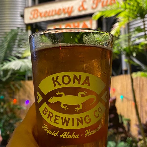 Photo taken at Kona Brewing Co. &amp; Brewpub by Crystal on 1/21/2023