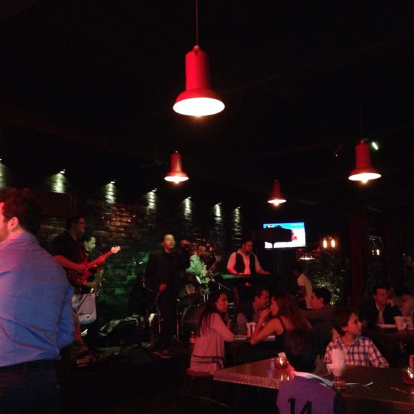 Photo taken at The Hamburger Club Pedregal by Jose V. on 5/10/2014