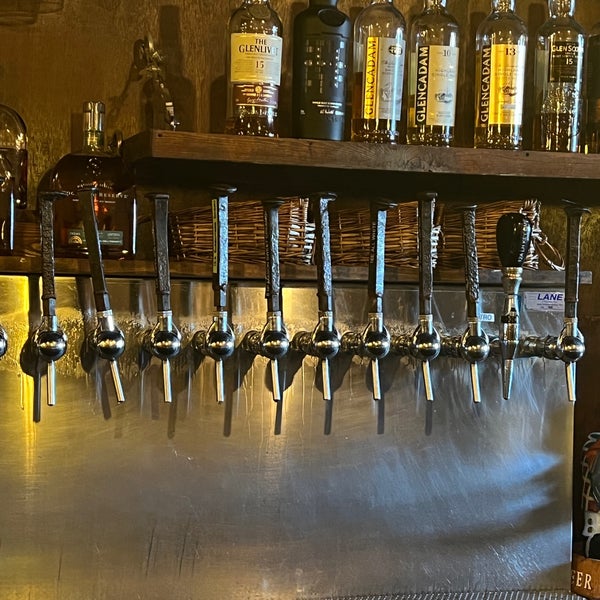 Foto tirada no(a) The Porter Beer Bar por Todd M. em 7/2/2022