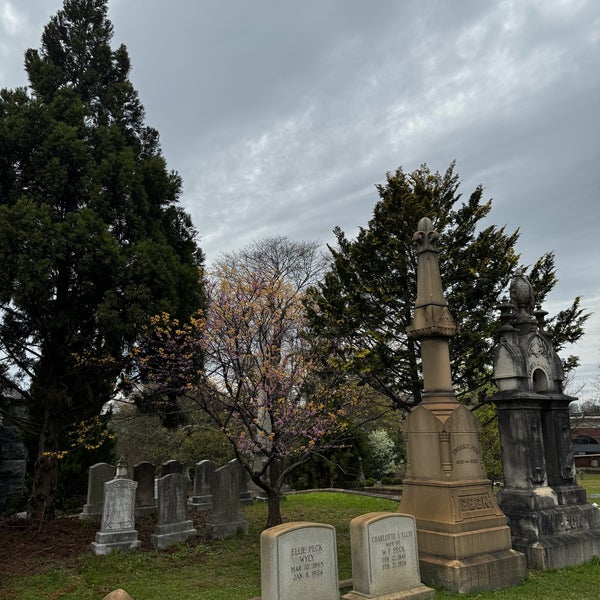 3/18/2024 tarihinde Todd M.ziyaretçi tarafından Oakland Cemetery'de çekilen fotoğraf