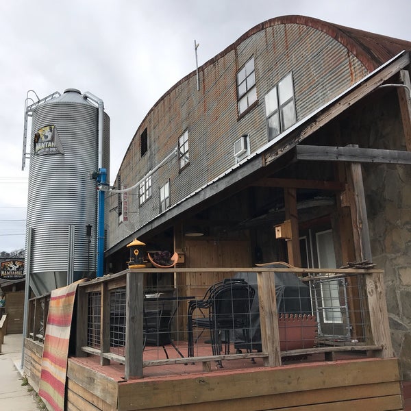 4/6/2018에 Todd M.님이 Nantahala Brewing Taproom &amp; Brewery에서 찍은 사진