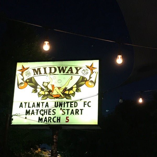 Foto tirada no(a) Midway Pub por Todd M. em 5/16/2017