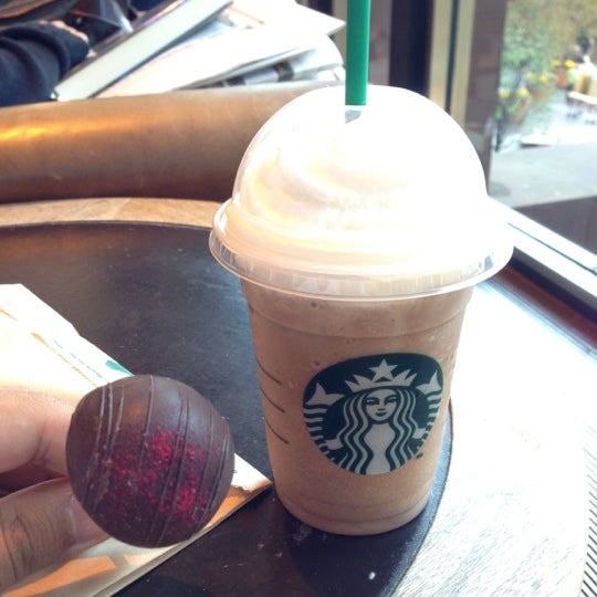 Photo taken at Starbucks by Jensen L. on 10/25/2012