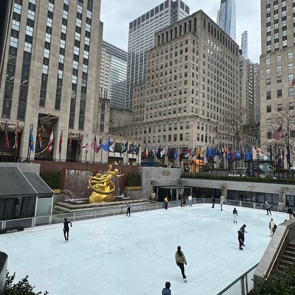 Foto tirada no(a) Rockefeller Plaza por Eyal G. em 2/28/2024