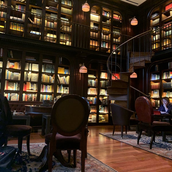Photo taken at The Library at The NoMad by Eyal G. on 6/12/2019
