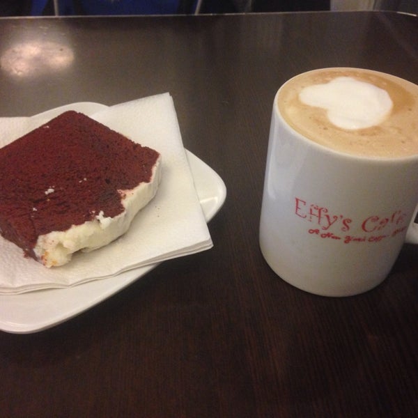 รูปภาพถ่ายที่ Effy&#39;s Cafe โดย Eyal G. เมื่อ 11/19/2013