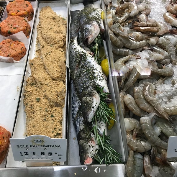 4/1/2018 tarihinde Eyal G.ziyaretçi tarafından Agata &amp; Valentina UES Market'de çekilen fotoğraf