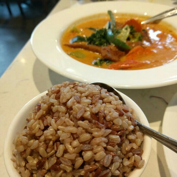 2/13/2016 tarihinde Vivekziyaretçi tarafından Araya&#39;s Vegetarian Place'de çekilen fotoğraf