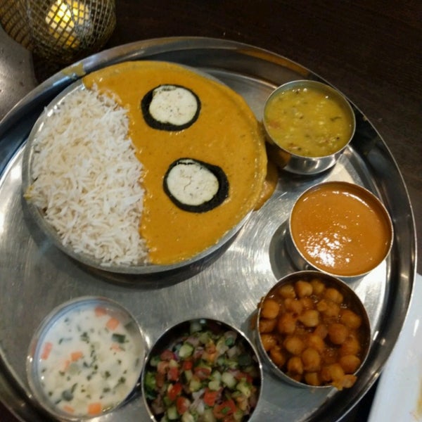 Photo taken at Moksha Indian Cuisine of Bellevue by Vivek on 4/14/2017