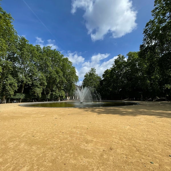 Photo taken at Fontaine du Parc de Bruxelles / Fontein Warandepark by Yannick on 5/21/2022
