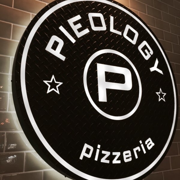 Снимок сделан в Pieology Pizzeria пользователем Marissa M. 1/11/2015